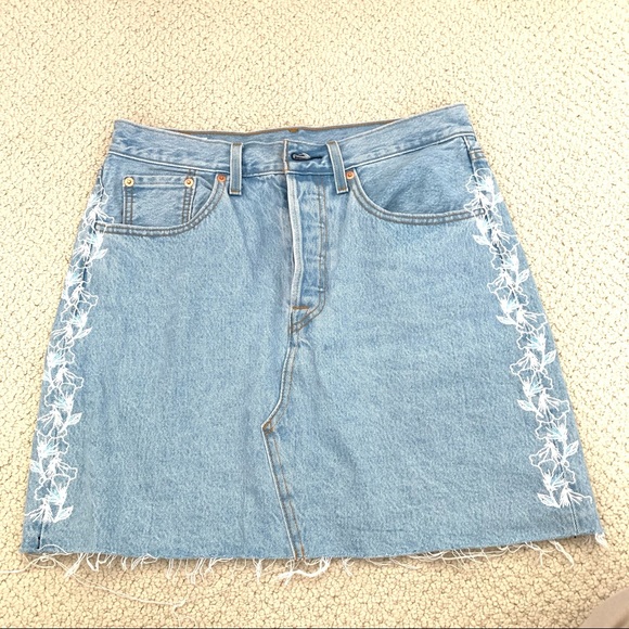 Levi’s denim skirt - Picture 1 of 5